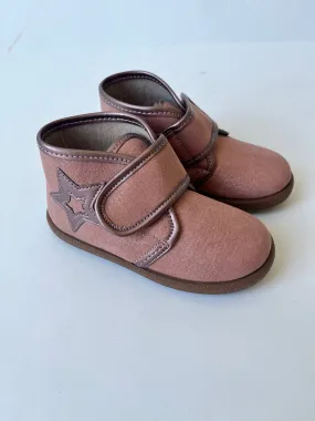 Antique pink boot with star