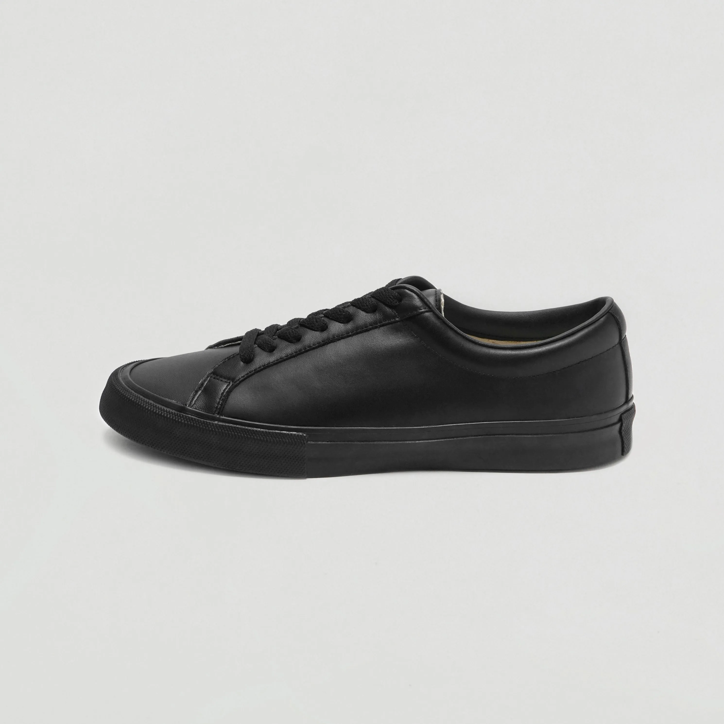 Archive 1917 Black: The Athletic Shoe