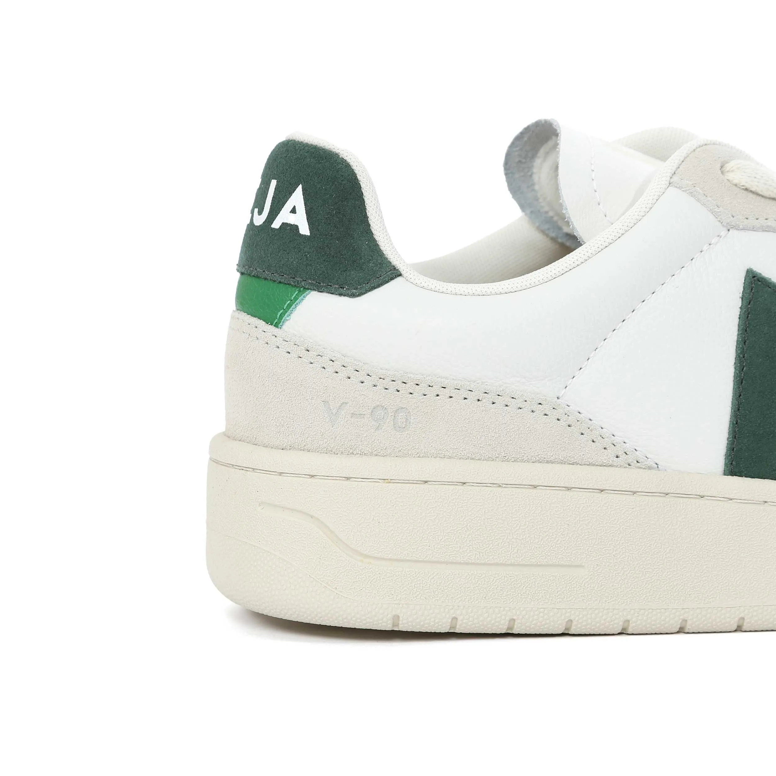 Veja V-90 Trainer in Extra White & Cyprus