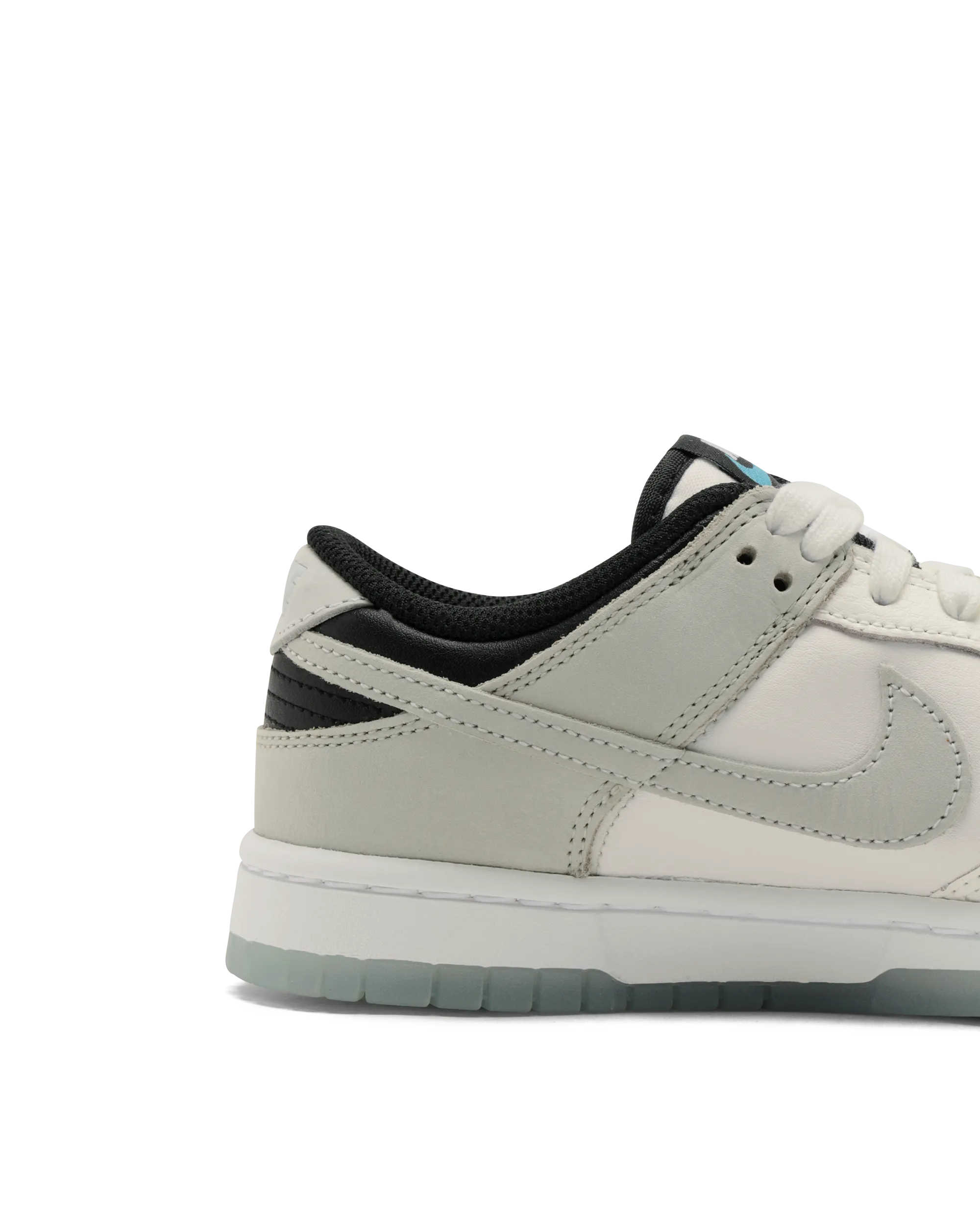 W DUNK LOW SE