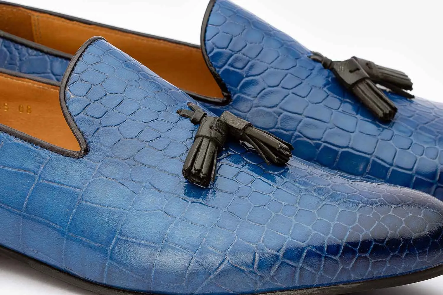 Whole Cut Croc Embossed Tassel Loafer -B